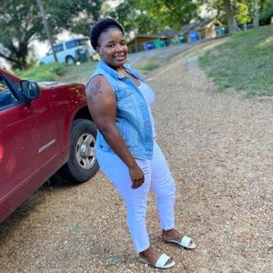 Meet your Posher, Roylisha